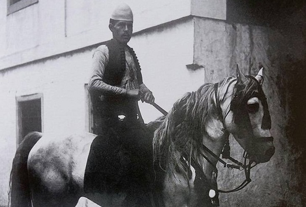 Fotografi e rrallë e Azem Galicës në vitin 1915(Foto)