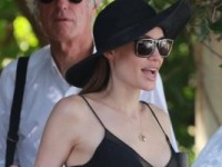 AngelinaJolie pas operacionit