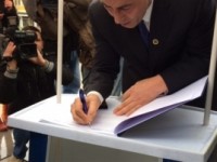 RamushHaradinaj-petecion