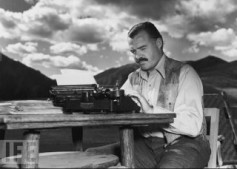Ernest-Hemingway-320x277