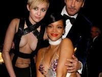 Rihanna dhe Miley-gjoksi