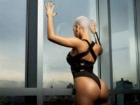 Amber Rose ne dritare