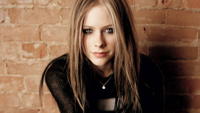 Avril Lavigne flet për sëmundjen e saj
