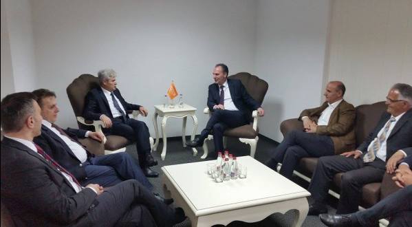 Fatmir Limaj dhe Ali Ahmeti, biseduan për zhvillimet aktuale në rajon