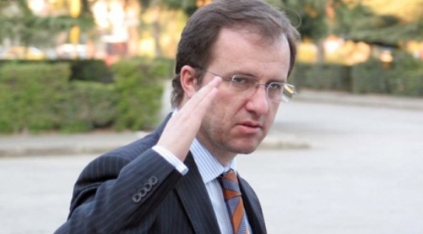 Plani i Dritan Priftit për t’u rikthyer në politikë