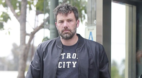 Pas divorcit, Ben Affleck në krizë