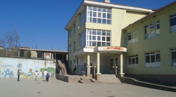 Katër persona dëmtojnë shkollën në Samadrexhë të Suharekës