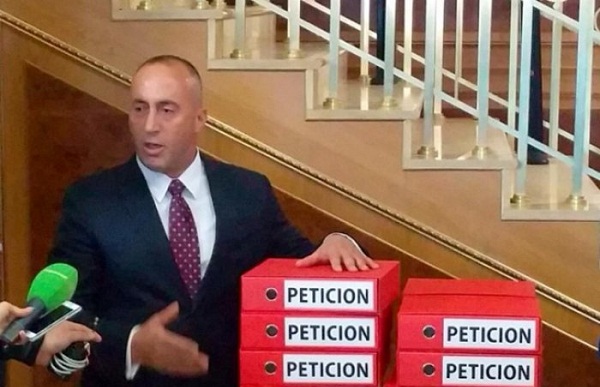 Pushtetarëve u ka hyrë frika në palcë nga peticioni