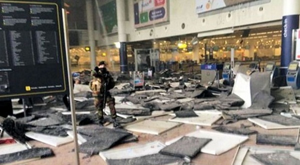 11 të vdekur dhe dhjetëra të plagosur pas dy shpërthimeve në aeroportin e Brukselit