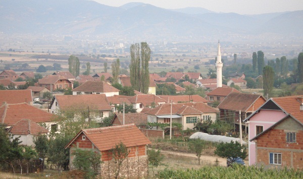 Dënohet imami që ngriti flamurin shqiptar