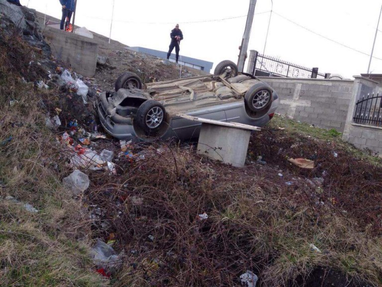 Ja si është rrokullisur një veturë në Malishevë