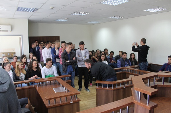 Prizren-Studentet ne gjykate1