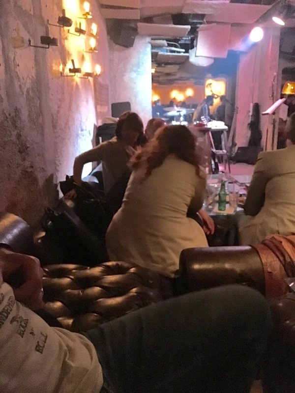 Jahjaga frekuenton lokalet e nates1