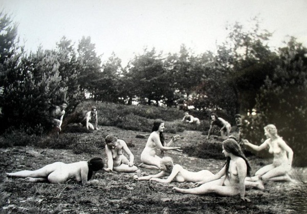 Nacktkultur zu Beginn des 20. Jahrhunderts, aufgenommen von einem Amateurfotografen.