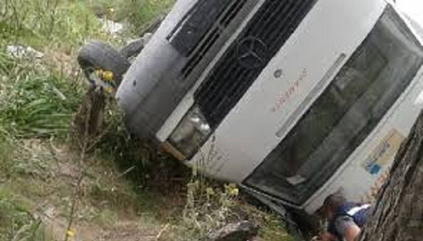 Rrokulliset minibusi në Vlashnje të Prizrenit – 17 të lënduar