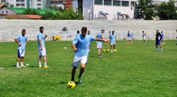 Xhaka stërvitet me Prishtinën