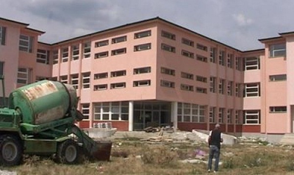 Viti i ri shkollor në Gjonaj të Hasit, nis në objekt të vjetër