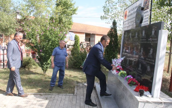 Rahoveci përkujton dëshmorët dhe martirët e fshatit Dejnë