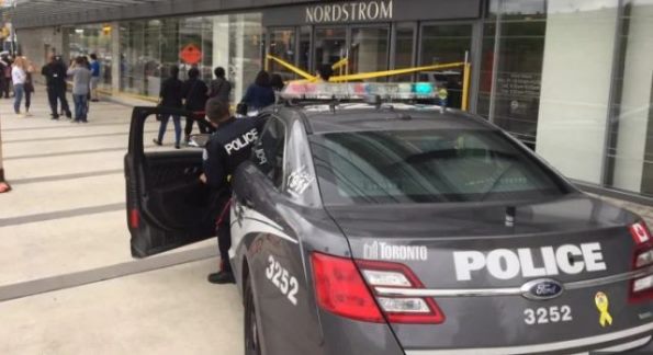 Toronto, të shtëna me armë zjarri në një qendër tregtare (Video)