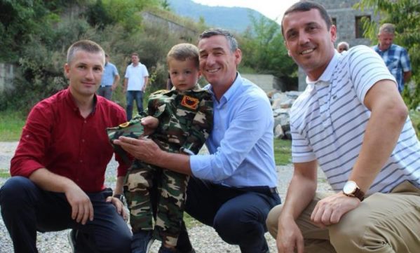 Veseli viziton familjet e heronjve të Betejës së Vrrinit