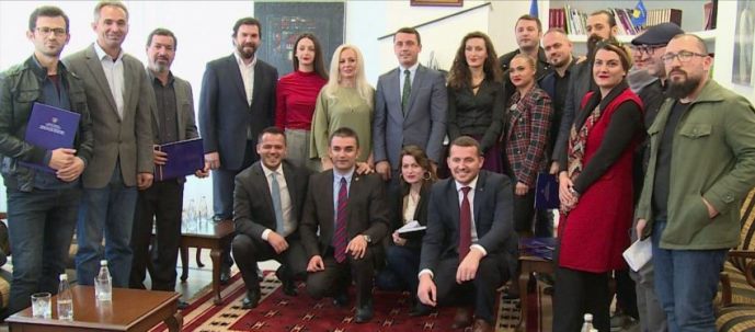 Përmes një videoje, artistët falënderojnë ministrin Gashi për rritjen e pagave