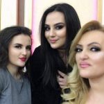 vajza-e-safetes-me-nje-dedikim-prekes-per-babin-e-ndjere-745×467