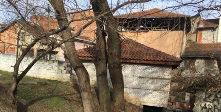 Në Shkozë të Malishevës, mjeti i dyshimtë u gjet në një lis