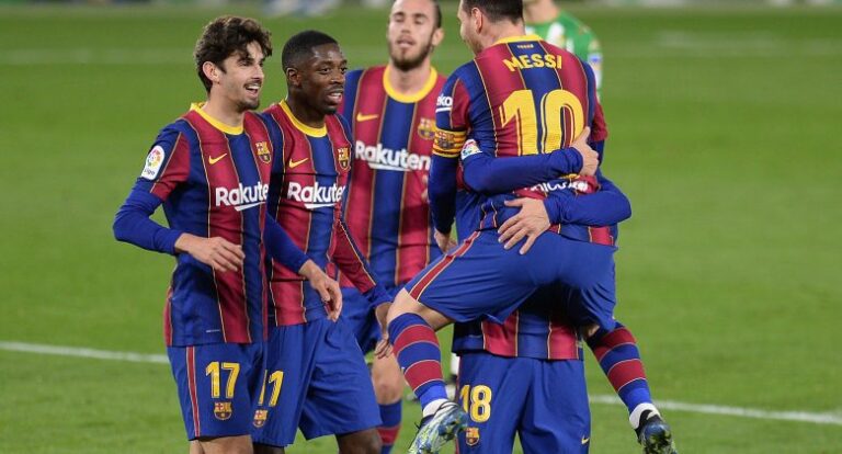 Barcelona vë në shitje tre lojtarë