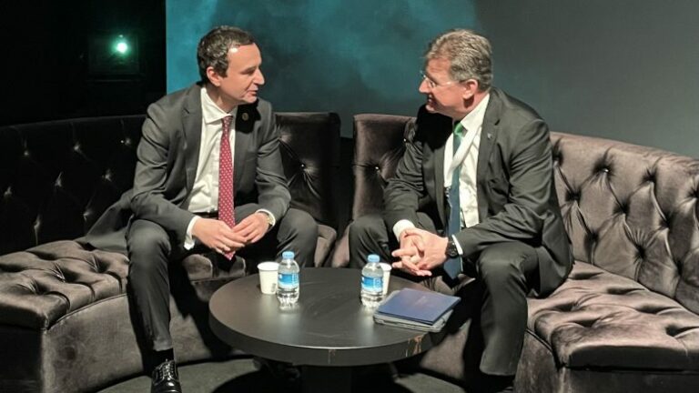 Lajçak pas takimit me Kurtin: Presim normalizim të marrëdhënieve mes palëve