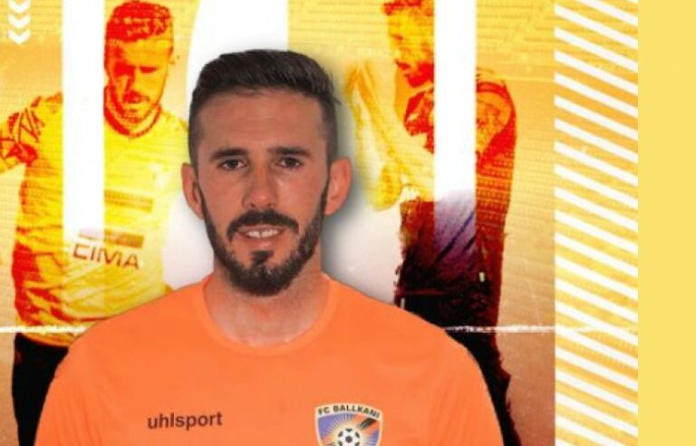 Hoxha largohet nga Ballkani