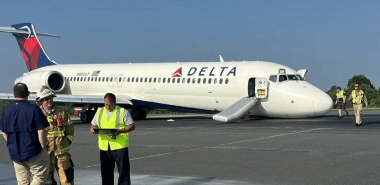 Nuk iu hapen rrotat, aeroplani ateron me “hundë” në pistë