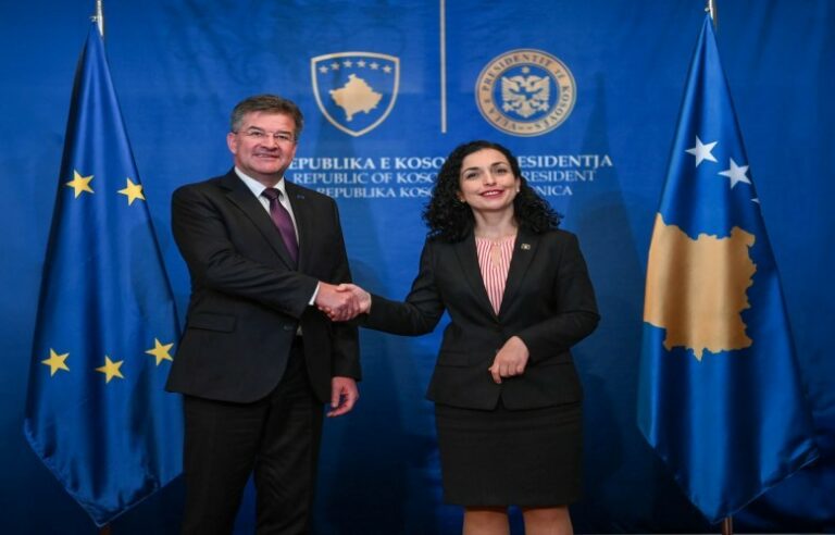 Osmani dhe Lajçak flasin për shpërkallzimin e situatës në veri