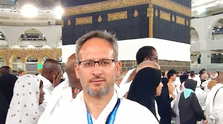 Kryeimami Bislimaj për vonesat e haxhinjve: Nuk ka vend për shqetësim