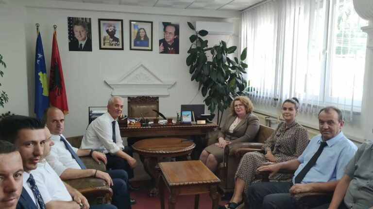 Hajdari takohet me kryetarin e Dragashit, diskutojnë për projektet në zhvillimin ekonomik e në veçanti për turizmin