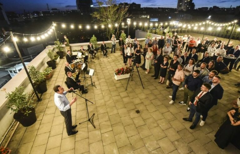 Kurti para mërgimtarëve: Kosova po shënon progres demokratik