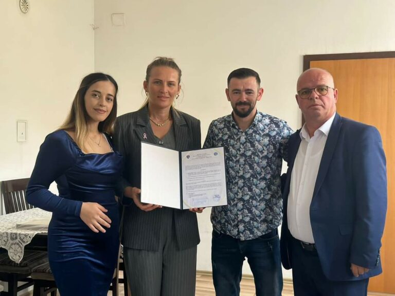 Lindin trinjakë në Rahovec, komuna i shpërblen prindërit me 1000 euro