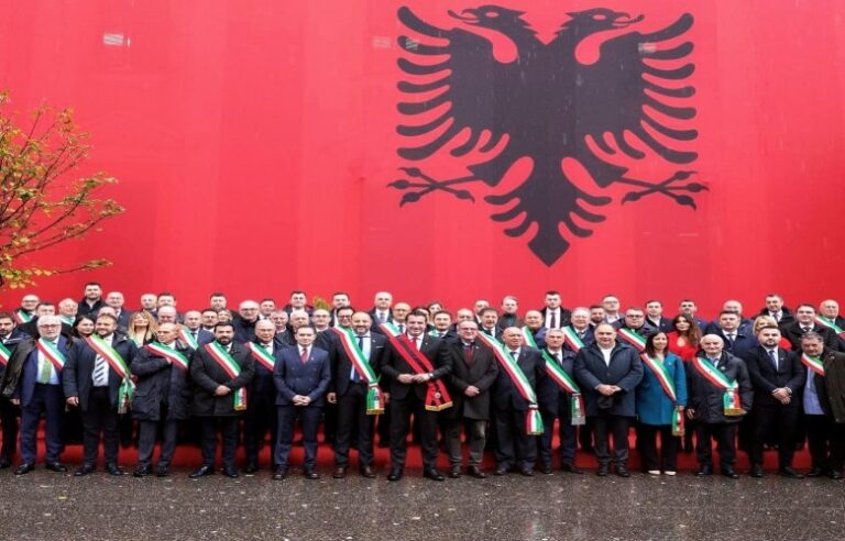 Kreu i Malishevës në Tiranë për 111 vjetorin e Pavarësisë së Shqipërisë