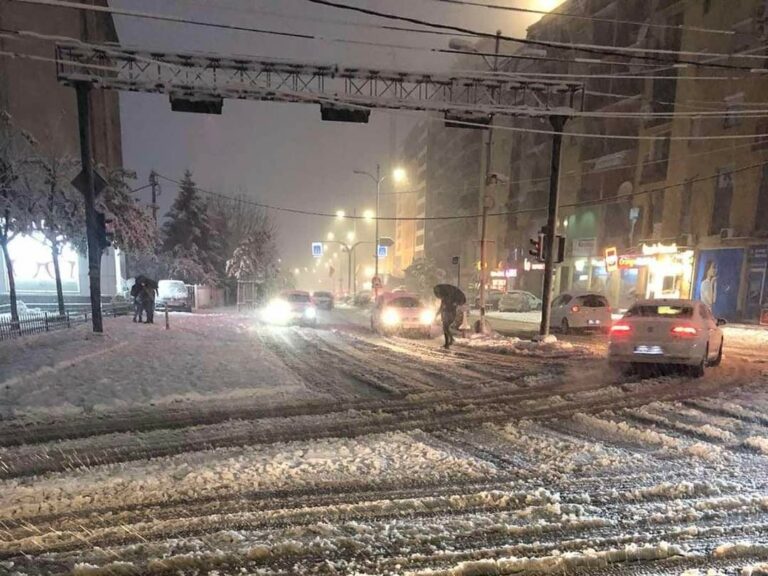 LDK në Prizren: Rrugët në gjendje të rëndë, bora e zë në gjumë komunën (foto)