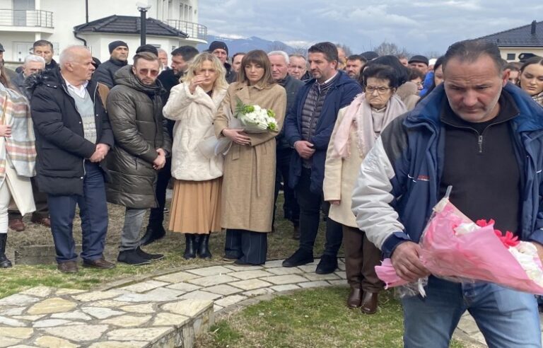 Në Rogovë të Hasit janë përkujtuar 30 dëshmorët dhe martirët e lirisë