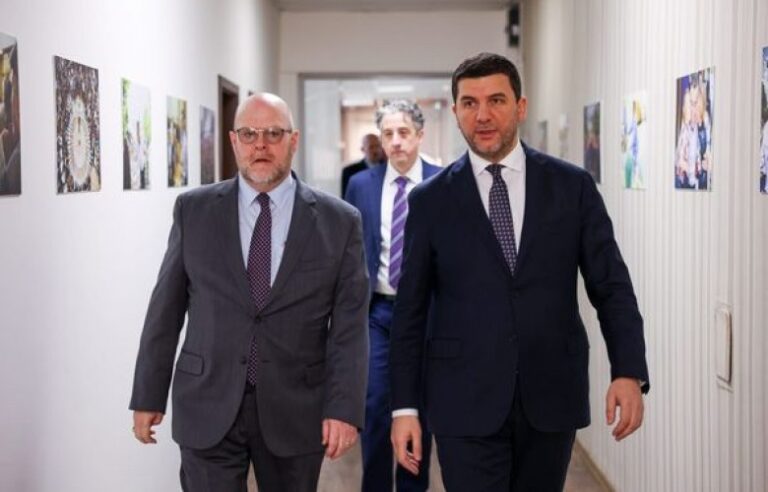Krasniqi – Hovenierit: PDK dëshiron avancimin e raporteve me SHBA-në