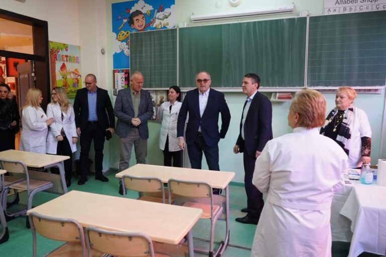 Për herë të parë në Prizren, nis vaksinimi kundër kancerit të qafës së mitrës