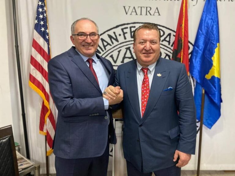 Totaj viziton shoqatën “Vatra” në Nju-Jork