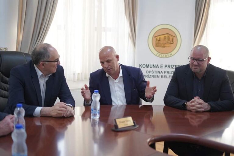 Totaj e Lladrovci diskutojnë për një bashkëpunim ekonomik