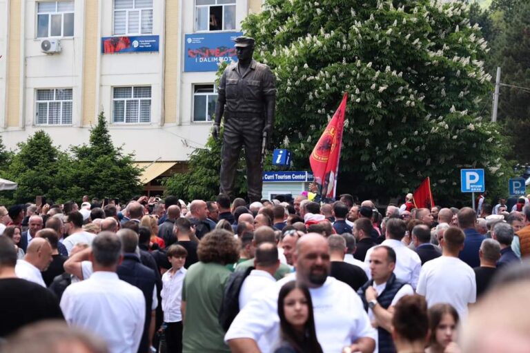 Shtatorja e Tahir Sinanit përurohet në Bajram Curr