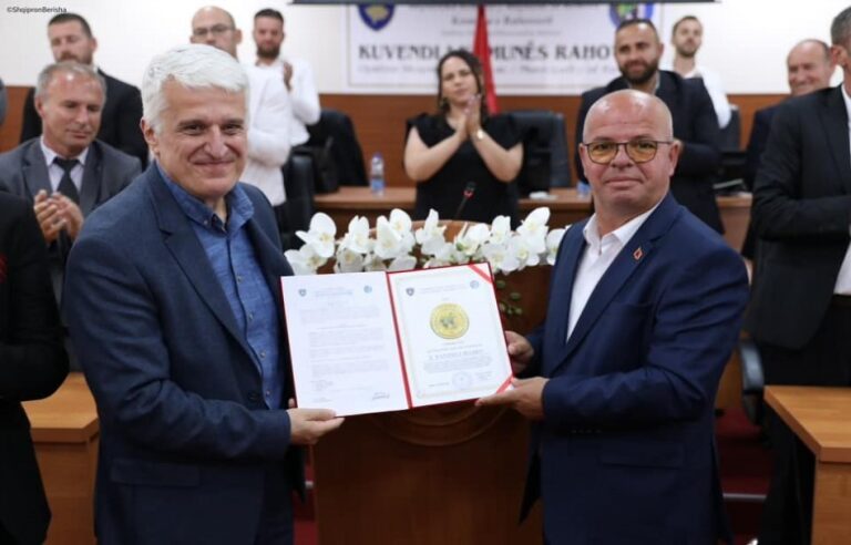 Pandeli Majko shpallet ‘Qytetar Nderi’ i Rahovecit