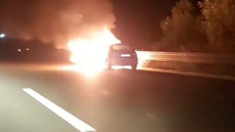 Digjet një veturë në autostradën Prishtinë-Prizren