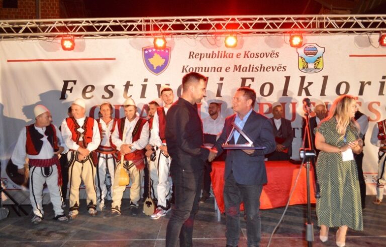 Ansambli ‘Deçani’ fitues të Festivalit të Folklorit `Oda e Llapushës`
