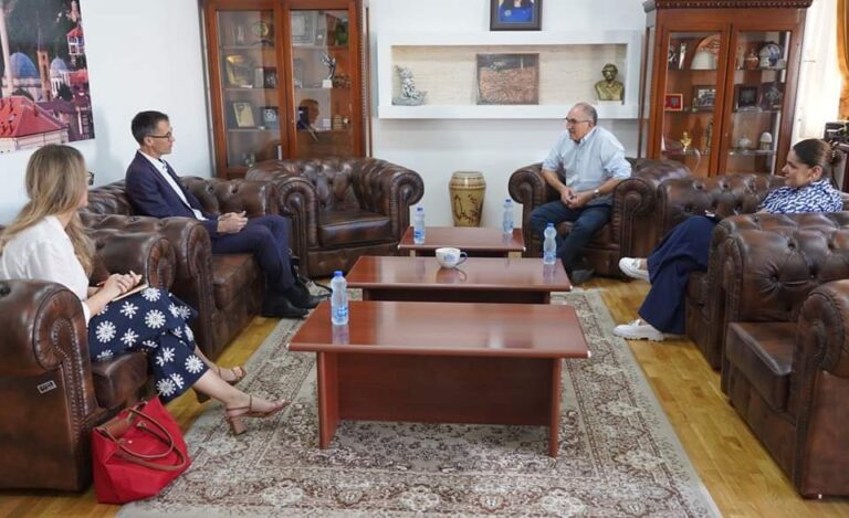 Totaj dhe Ambasada Gjermane planifikojnë projekte për të rinjtë dhe gratë në Prizren