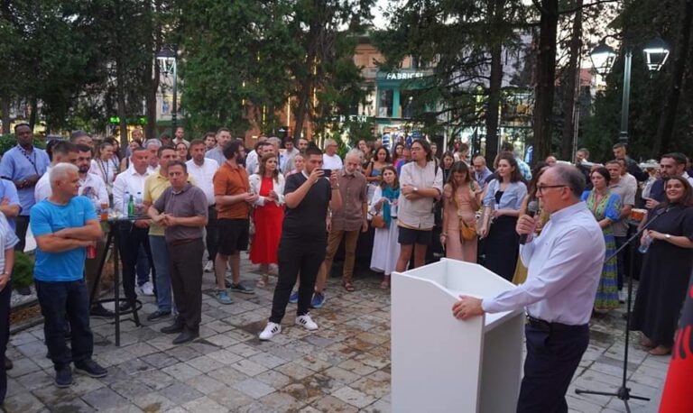 Totaj organizon koktej për nder të “Dokufest”-it, mirëpret ambasadorë dhe përfaqësues ndërkombëtarë