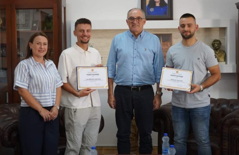 Totaj i ndan mirënjohje Rehat Halitit dhe Almedin Ismailit për kontributin në emergjencën e zjarrit në Prevallë